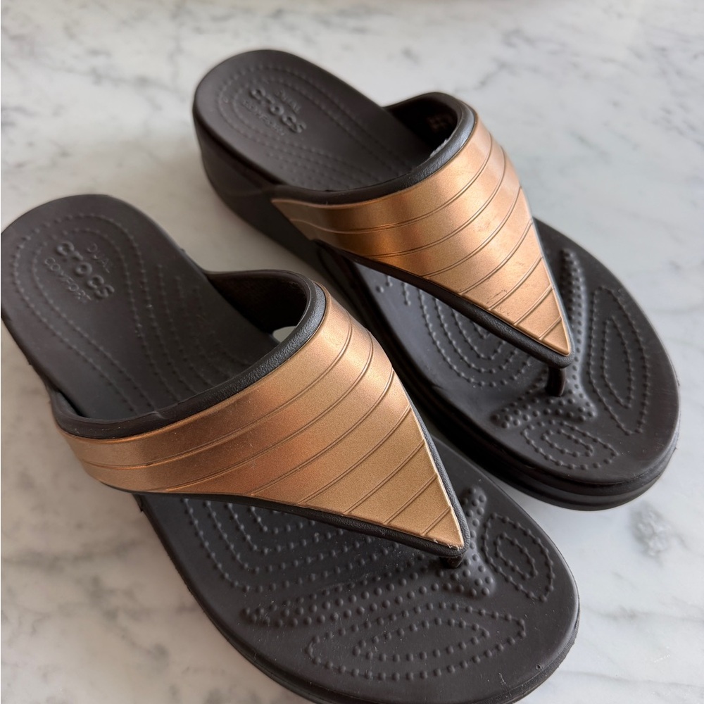 CROCS Bronze Metallic Wedge Thong Sandals